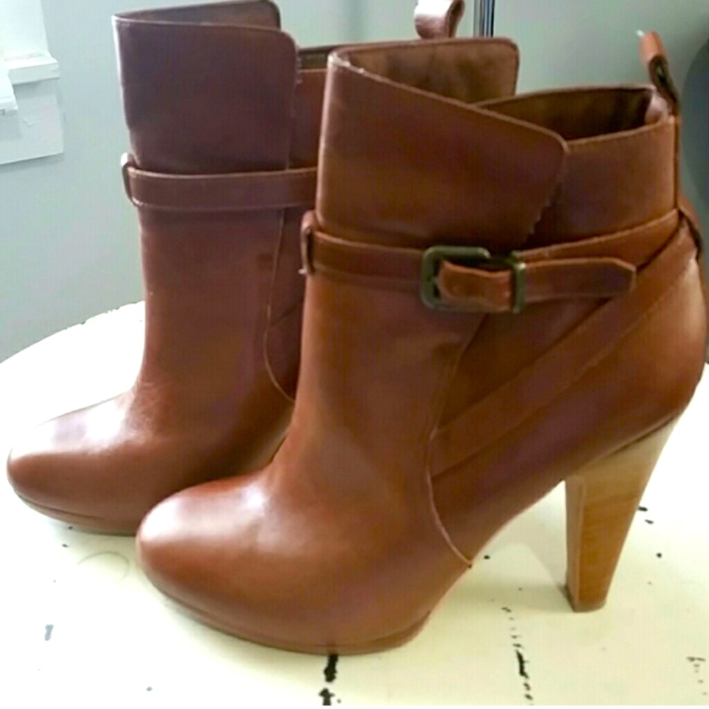 Also boots size 6.5 still in great condition